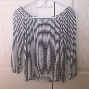 Strapless, off the shoulder, long-sleeve shirt.